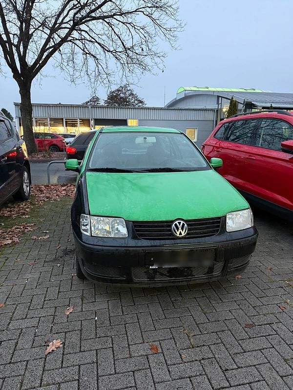 Grün Gebraucht 2000 VW Polo Kleinwagen | 550 € (Superpreis) - Bild 1/4