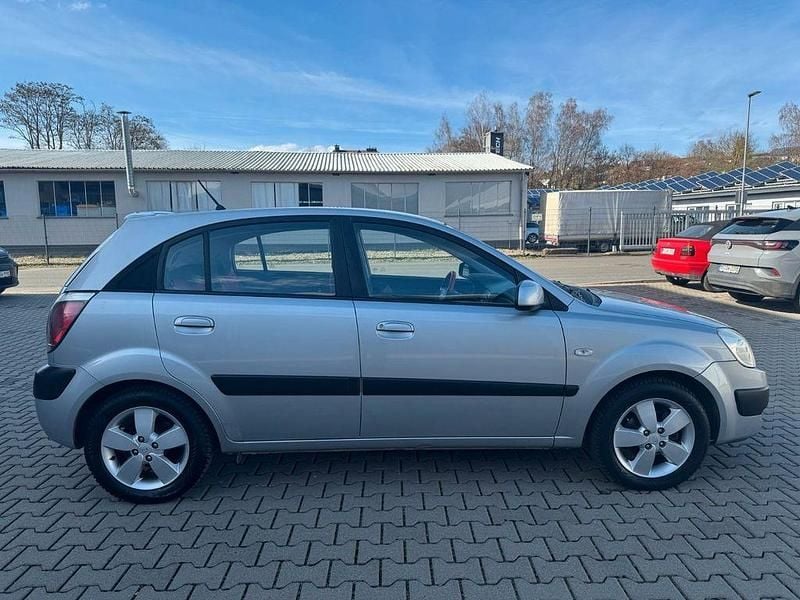 Gebraucht Kia Rio EX 111 PS (81 kW) 2008 Silber Limousine