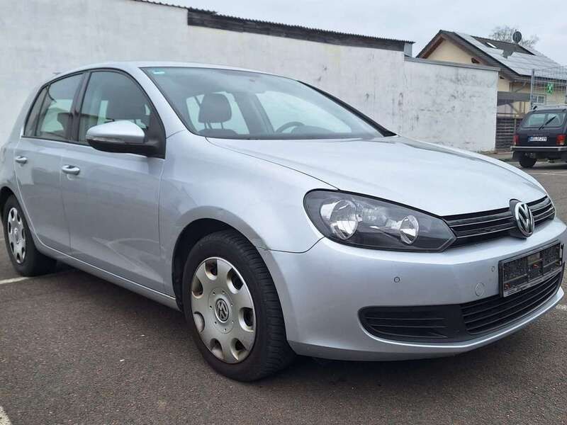 Reflexsilber metallic Gebraucht 2009 VW Golf VI Comfortline Kleinwagen | 4.499 € (Fairer Preis) - Bild 1/4