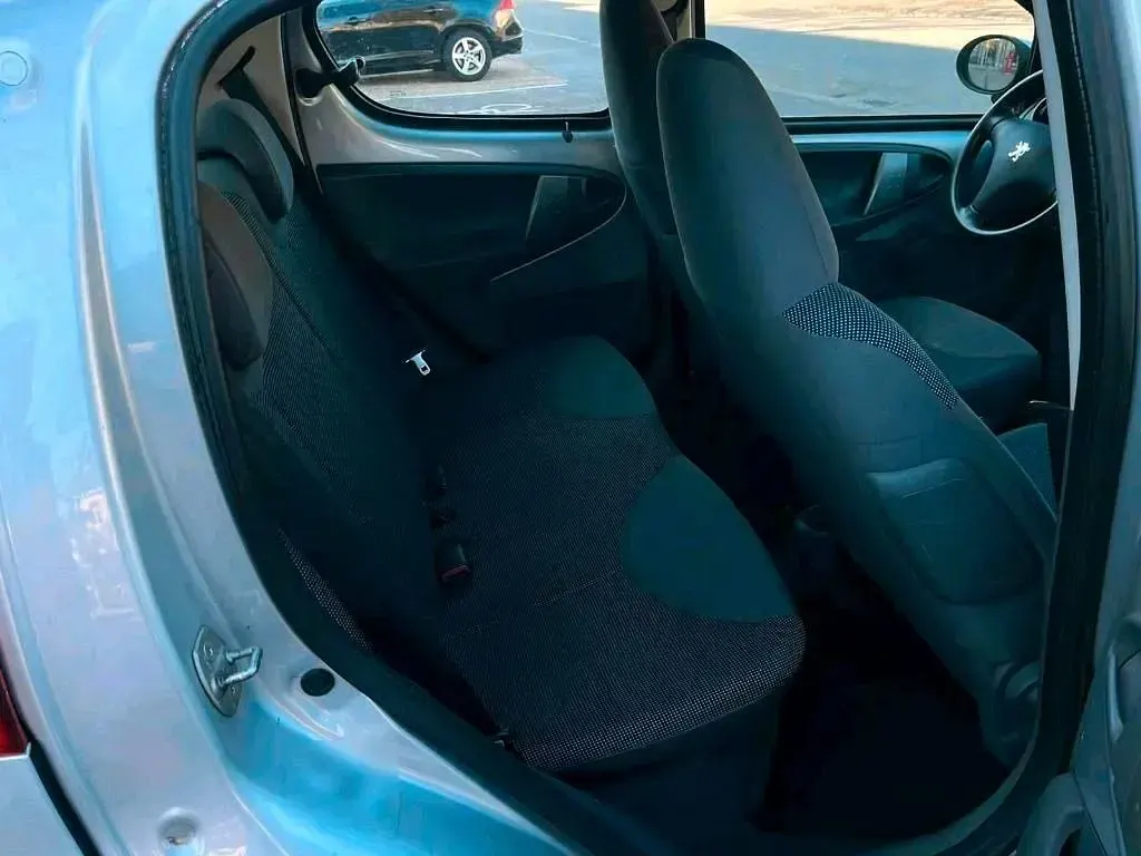 Gebraucht Peugeot 107 68 PS (50 kW) 2005 Silber Kleinwagen
