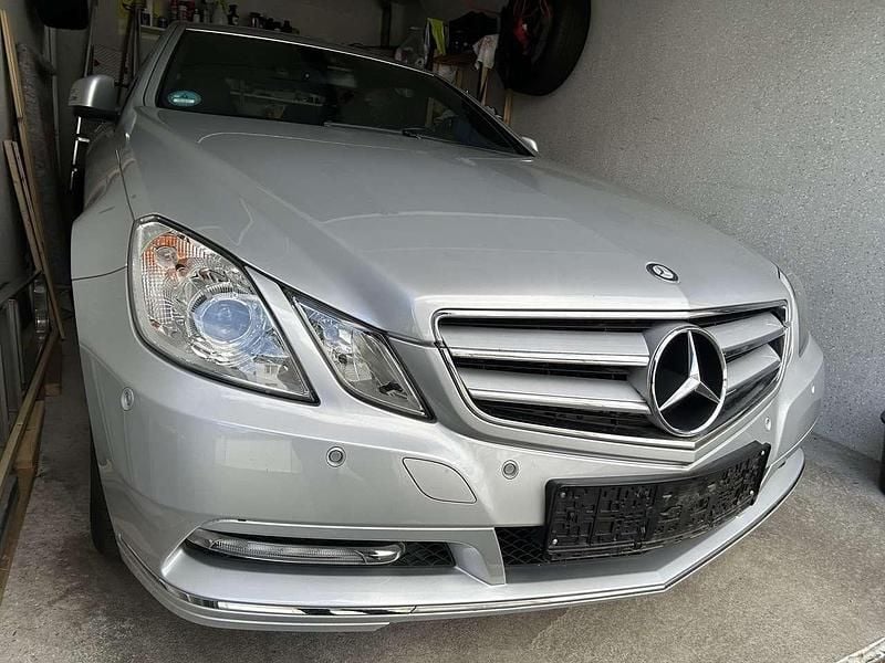 Gebraucht Mercedes E200 184 PS (135 kW) 2012 Silber Coupé