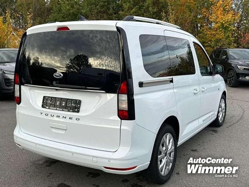 Neu Ford Tourneo Titanium 114 PS (83 kW) 2025 Frozen white Kombi