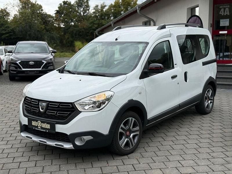 Weiß Gebraucht 2019 Dacia Dokker Celebration Van | 14.950 € (Fairer Preis) - Bild 1/4