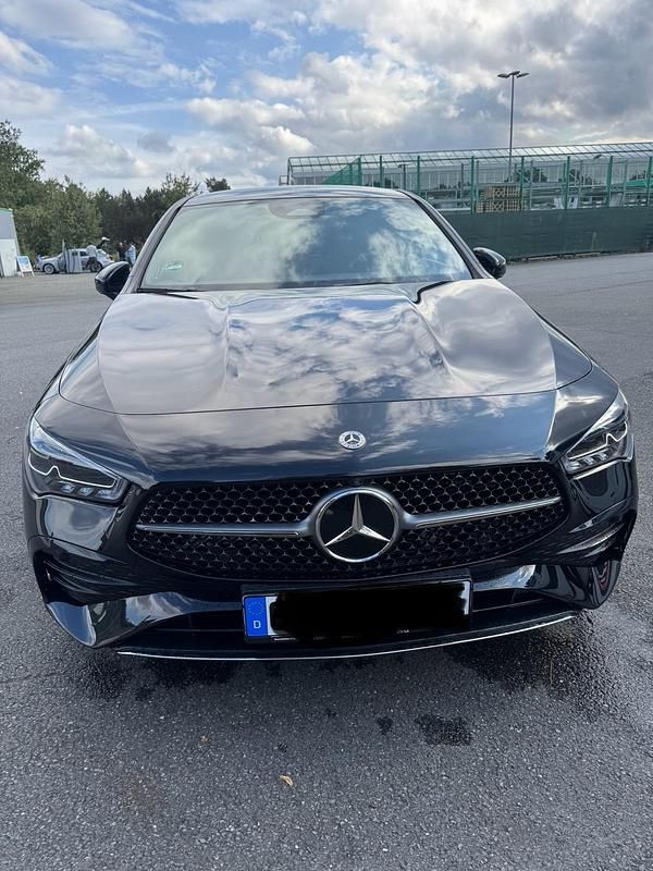Schwarz Gebraucht 2023 Mercedes CLA250e AMG Line Premium Plus Limousine | 40.400 € (Teuer) - Bild 1/4
