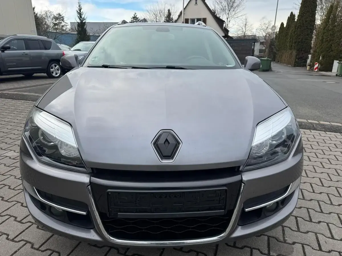 Gebraucht Renault Laguna III Expression 140 PS (102 kW) 2012 Grau Kombi