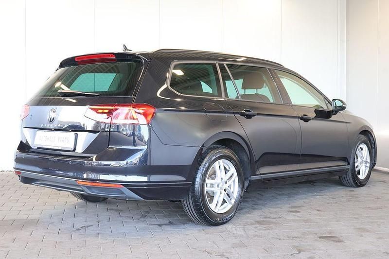 Gebraucht VW Passat 150 PS (110 kW) 2022 Schwarz Kombi