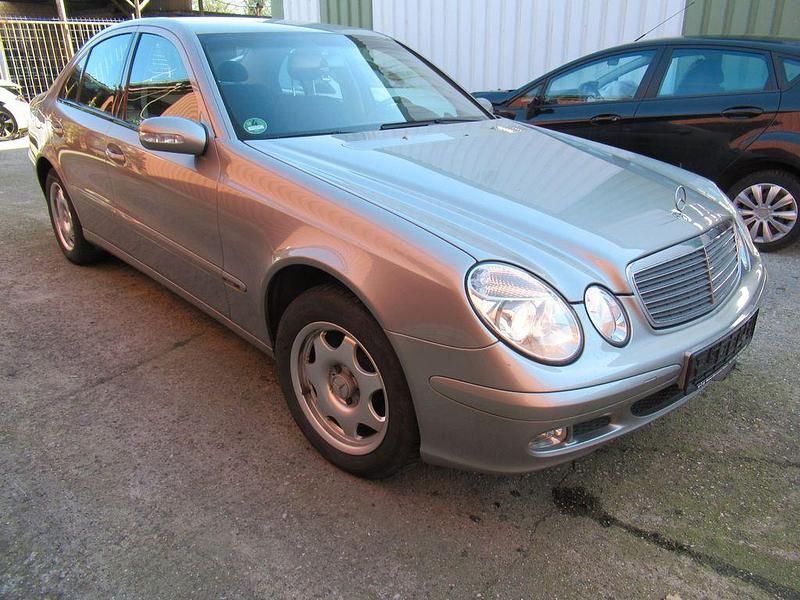 Gebraucht Mercedes E200 163 PS (119 kW) 2003 Silber Limousine
