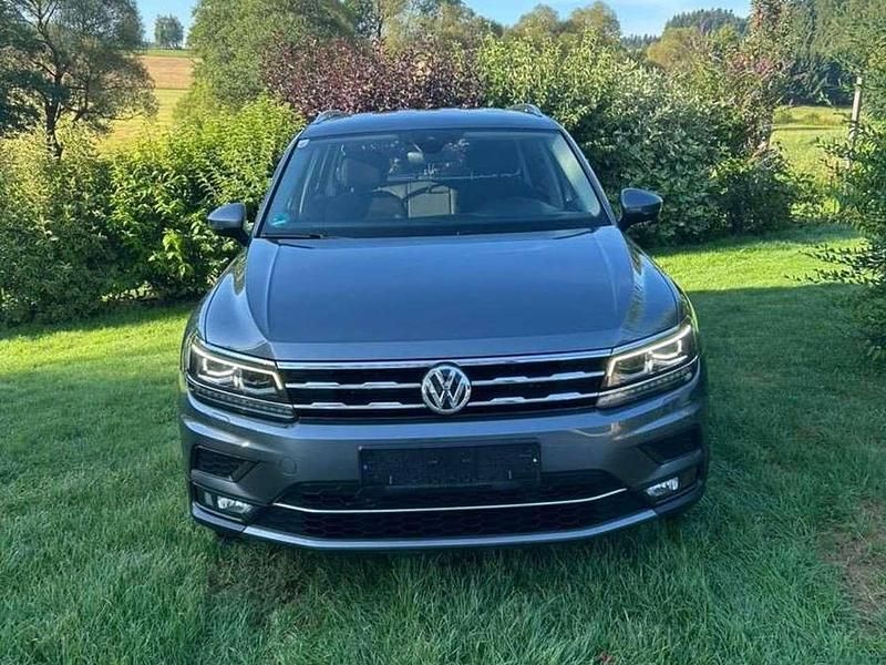 Gebraucht VW Tiguan Allspace Trendline 150 PS (110 kW) 2018 Grau SUV