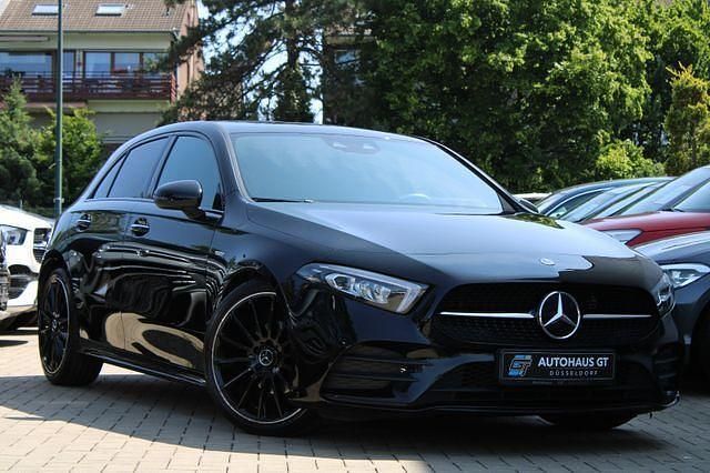 Nachtschwarz Gebraucht 2021 Mercedes A180 AMG Limousine | 25.999 € (Fairer Preis) - Bild 1/4