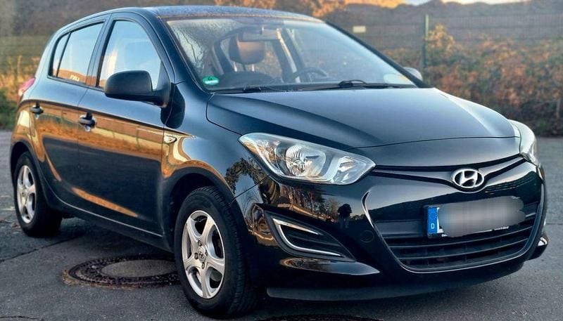 Gebraucht Hyundai i20 Edition 86 PS (63 kW) 2014 Schwarz Kleinwagen
