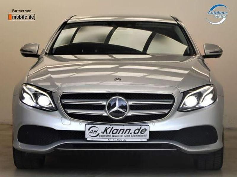 Gebraucht Mercedes E200 AMG line 150 PS (110 kW) 2018 Iridium silber metallic (metallic) Limousine