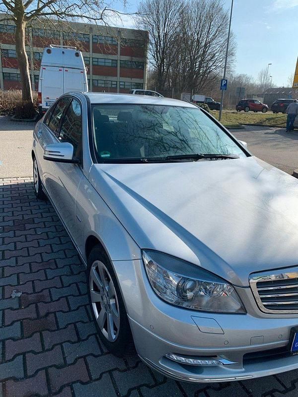 Gebraucht Mercedes C180 156 PS (114 kW) 2010 Silber Limousine