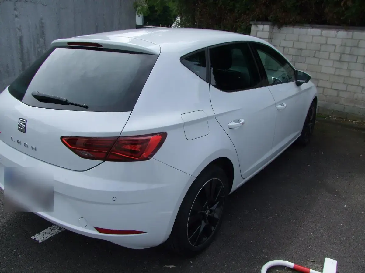 Gebraucht Seat Leon 150 PS (110 kW) 2019 Weiß Limousine