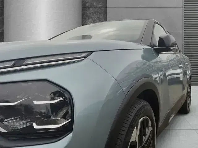 Gebraucht Citroën C4 Shine 131 PS (96 kW) 2023 Blau Limousine