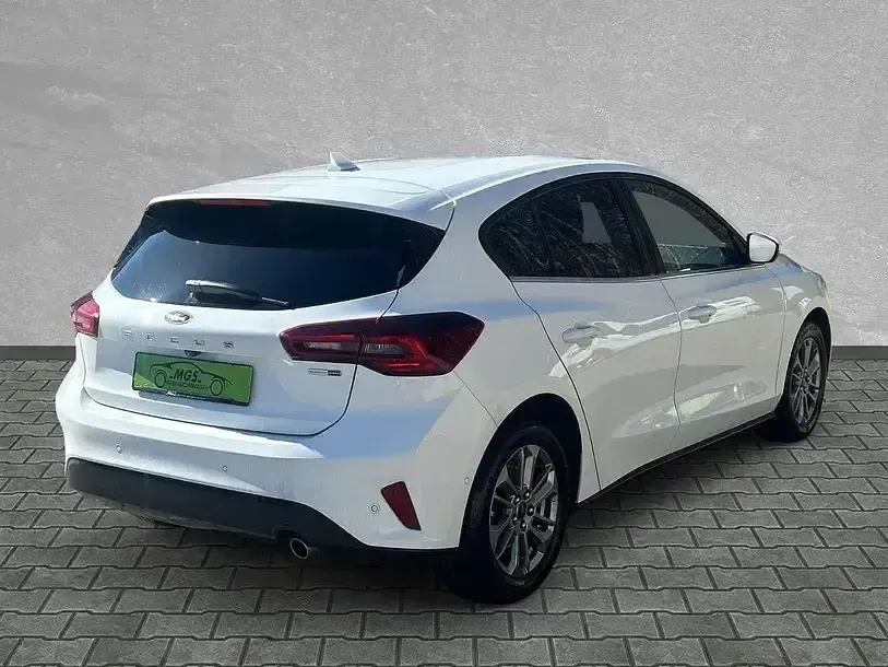 Gebraucht Ford Focus Titanium 125 PS (91 kW) 2023 Frozen white Limousine