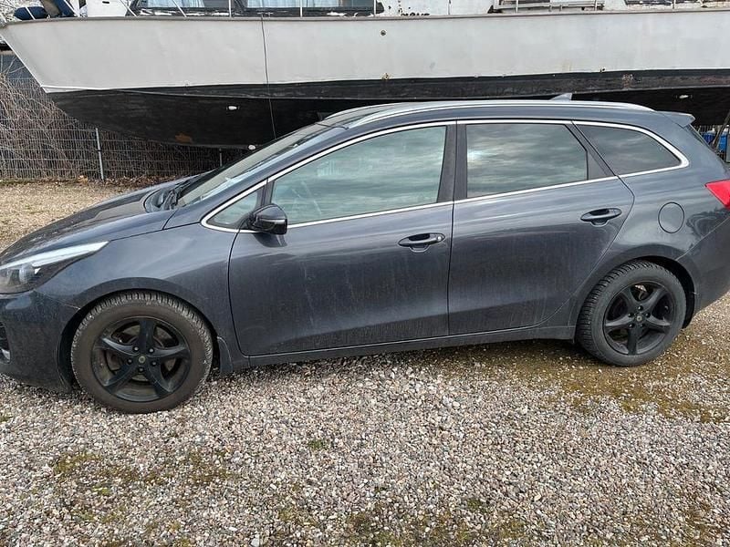 Usado Kia Ceed GT-Line 136 CV (100 kW) 2018 Gris Utilitario