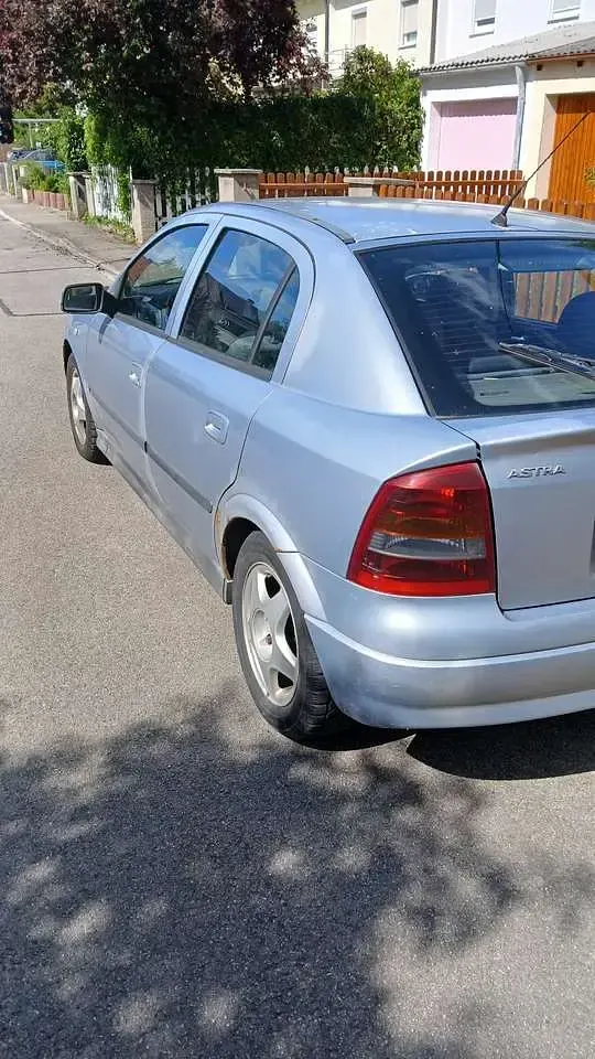 Gebraucht Opel Astra 84 PS (61 kW) 2002 Silber Limousine