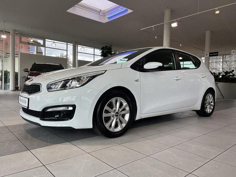 Gebraucht Kia Ceed Edition 7 99 PS (72 kW) 2017 Weiß Kleinwagen