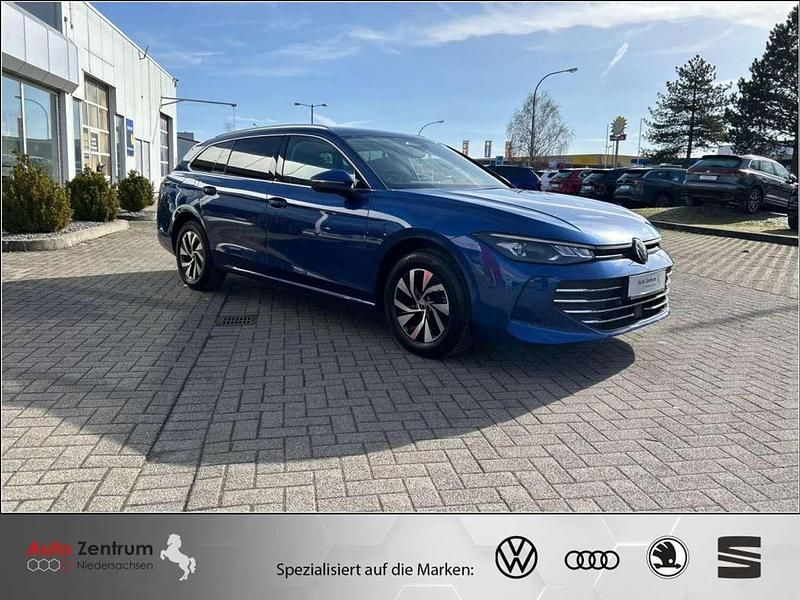 Gebraucht VW Passat Business 150 PS (110 kW) 2024 Reef blue metallic Kombi