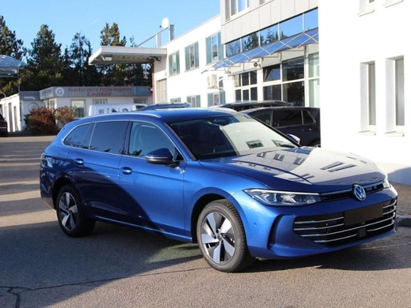 Gebraucht VW Passat Elegance 193 PS (141 kW) 2025 Reef blue metallic (metallic) Kombi