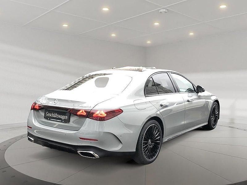 Gebraucht Mercedes E450 367 PS (269 kW) 2025 Manufaktur lack manufaktur alpingrau uni Limousine