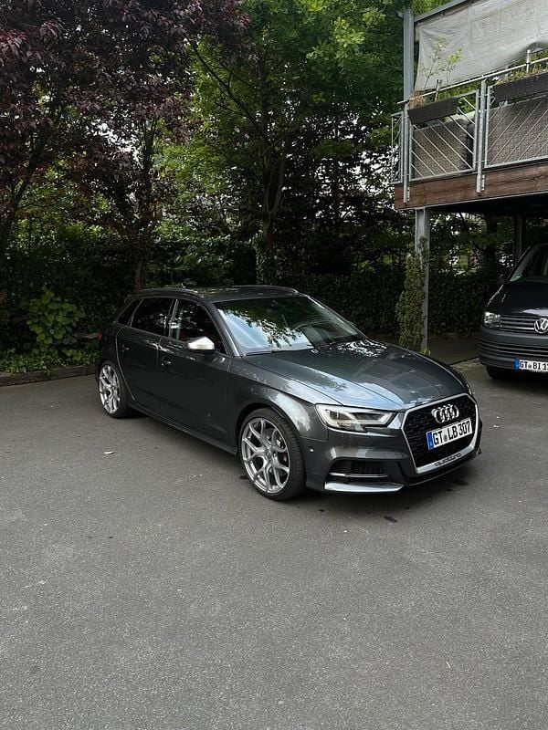 Grau Gebraucht 2017 Audi S3 Comfort Limousine | 32.000 € (Fairer Preis) - Bild 1/4