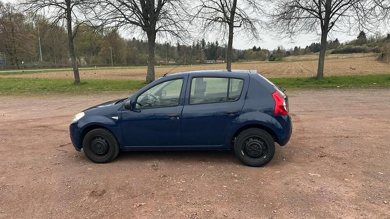 Gebraucht Dacia Sandero 75 PS (55 kW) 2009 Blau Kleinwagen