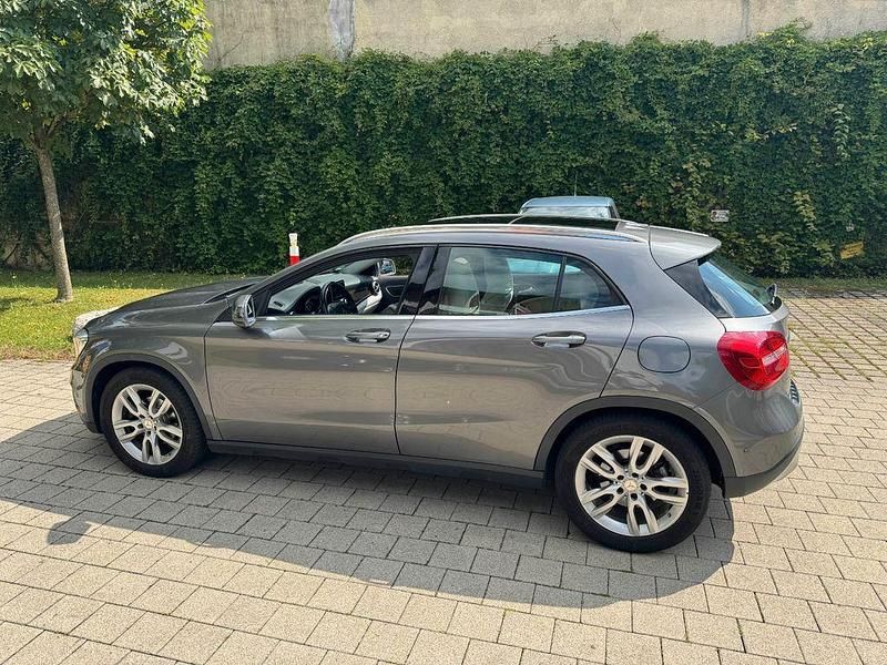 Grau Gebraucht 2014 Mercedes GLA200 SUV | 14.450 € (Guter Preis) - Bild 1/4