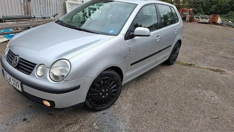 Silber Gebraucht 2004 VW Polo Limousine | 2.150 € (Fairer Preis) - Bild 1/4