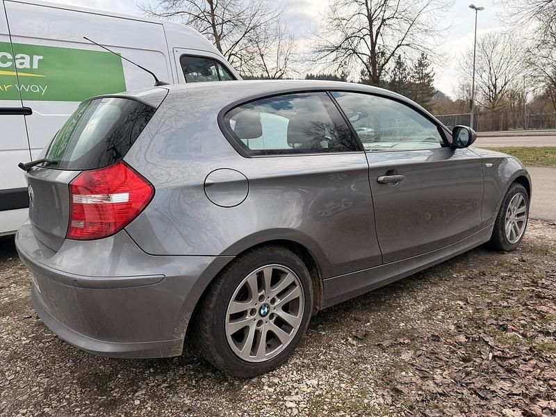 Gebraucht BMW 118 150 PS (110 kW) 2009 Grau Kleinwagen