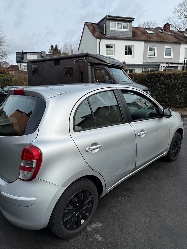 Gebraucht Nissan Micra 80 PS (58 kW) 2012 Silber Kleinwagen