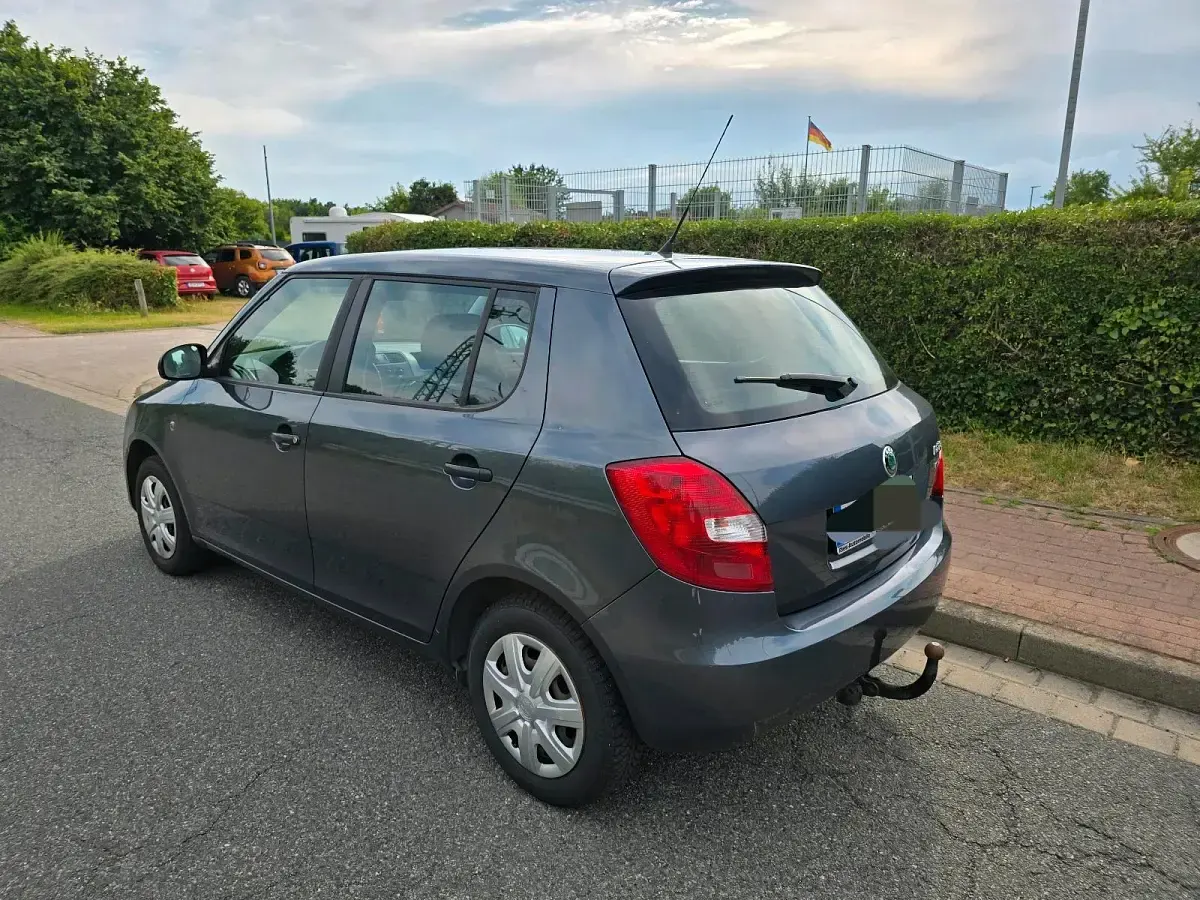 Gebraucht Skoda Fabia 60 PS (44 kW) 2012 Grau Kleinwagen