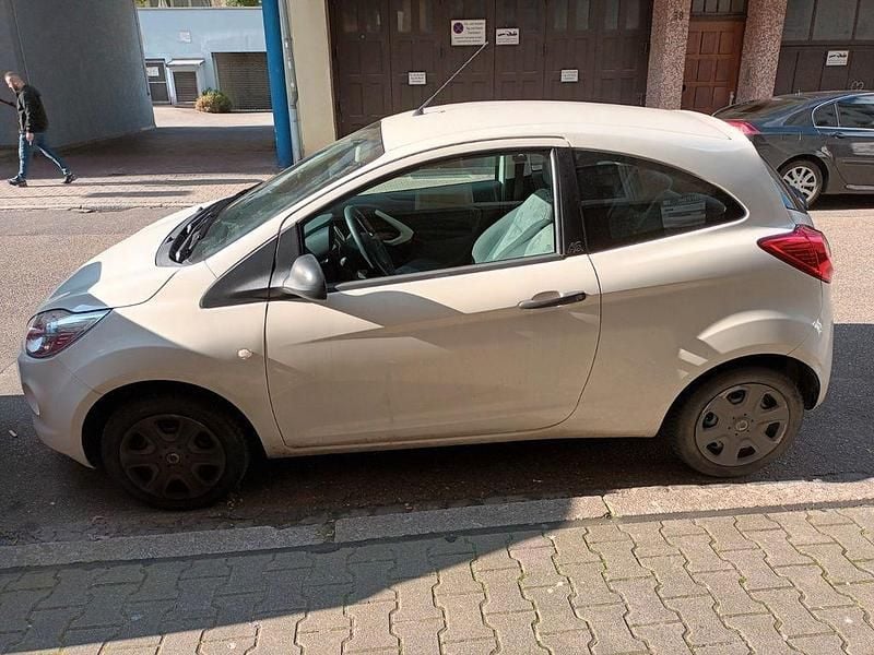 Weiß Gebraucht 2014 Ford Ka Cool & Sound Edition Kleinwagen | 2.999 € (Superpreis) - Bild 1/4