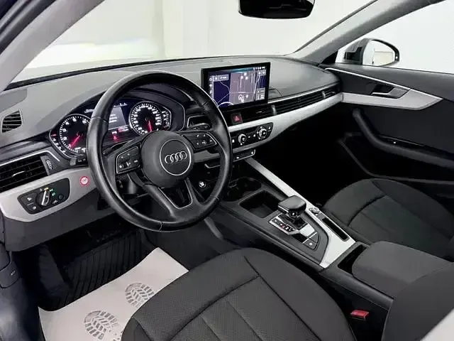 Gebraucht Audi A4 Sport 150 PS (110 kW) 2022 Mythosschwarz metallic Kombi