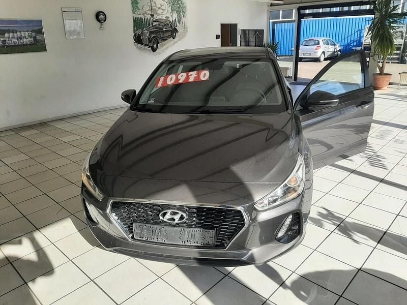 Braun Gebraucht 2018 Hyundai i30 Limousine | 10.490 € (Guter Preis) - Bild 1/4