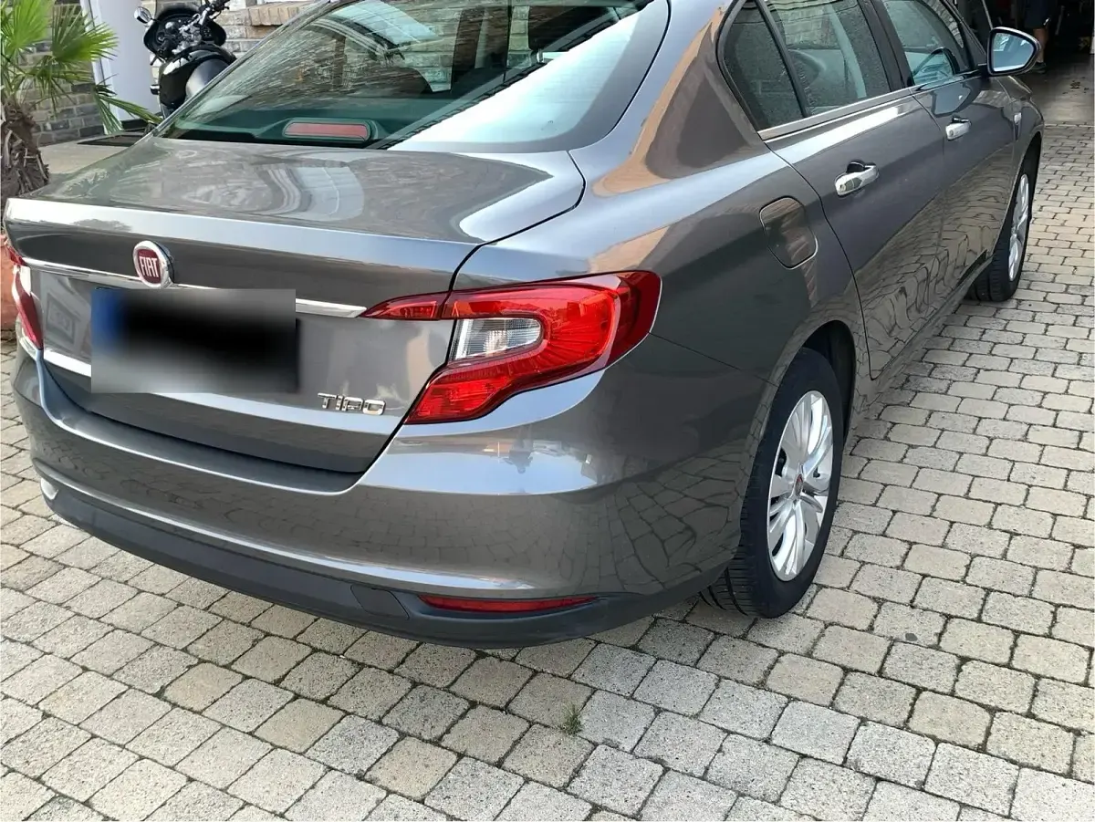 Usado Fiat Tipo 95 CV (69 kW) 2017 Gris Berlina