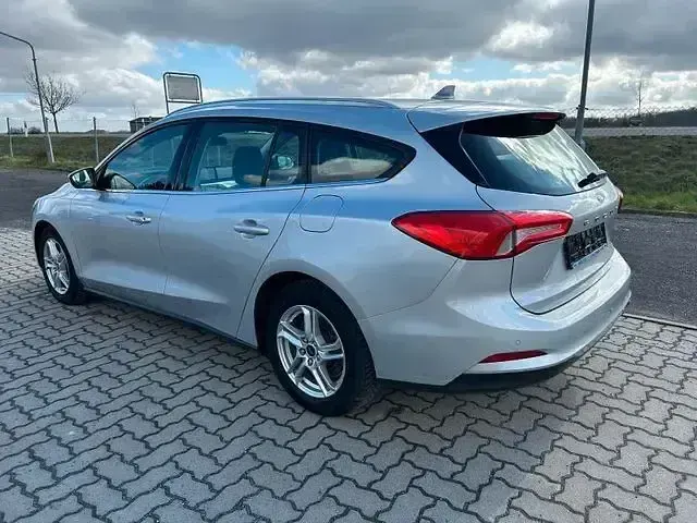 Gebraucht Ford Focus 120 PS (88 kW) 2019 Silber Limousine