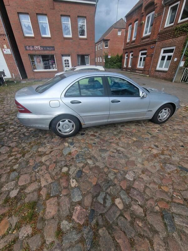Grau Gebraucht 2001 Mercedes C200 Limousine | 2.000 € (Fairer Preis) - Bild 1/4