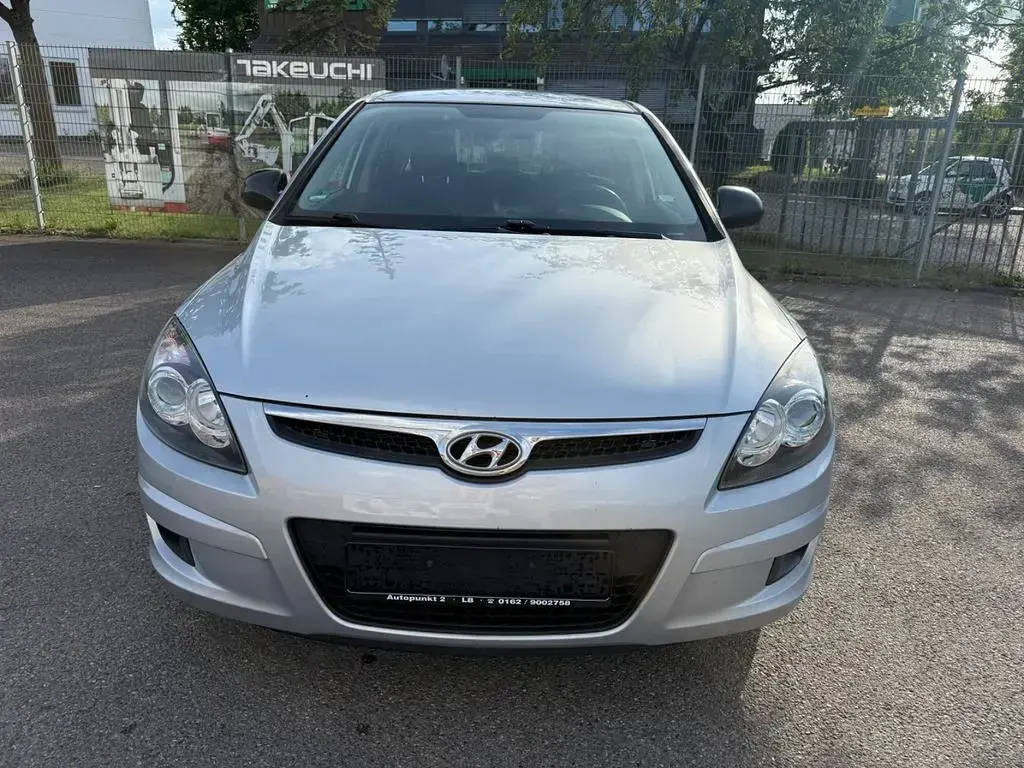Gebraucht Hyundai i30 109 PS (80 kW) 2009 Silber Limousine