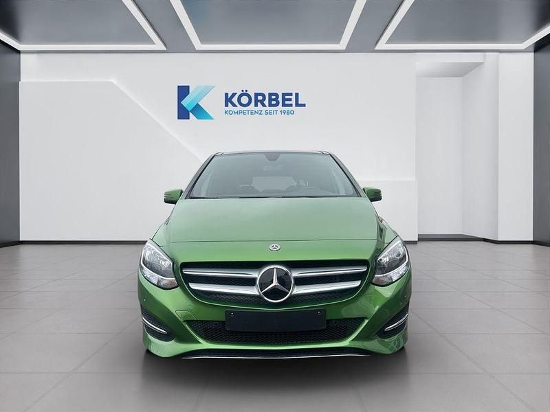 Gebraucht Mercedes B200 Style 156 PS (114 kW) 2018 Grün Kleinwagen
