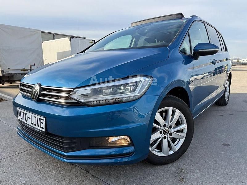 Gebraucht VW Touran 150 PS (110 kW) 2022 Caribbean blue metallic Van / Kleinbus