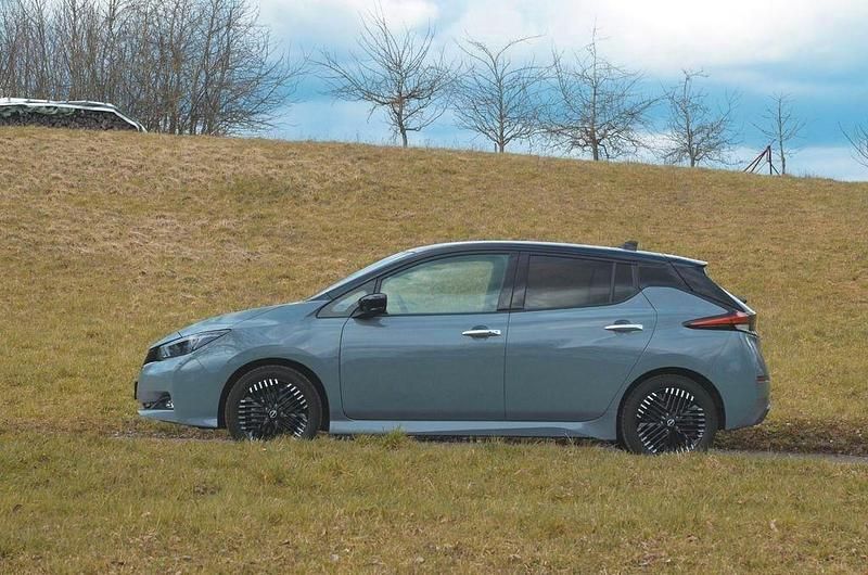 Gebraucht Nissan Leaf Tekna 110 kW (150 PS) 2022 Grau Kleinwagen