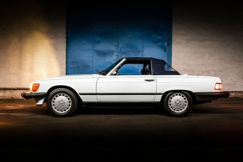 Weiß Gebraucht 1986 Mercedes 560 Cabrio | 59.000 € - Bild 1/4