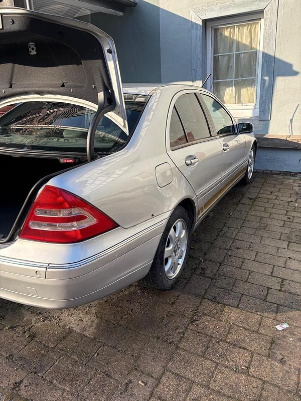 Gebraucht Mercedes C200 163 PS (119 kW) 2001 Silber Limousine