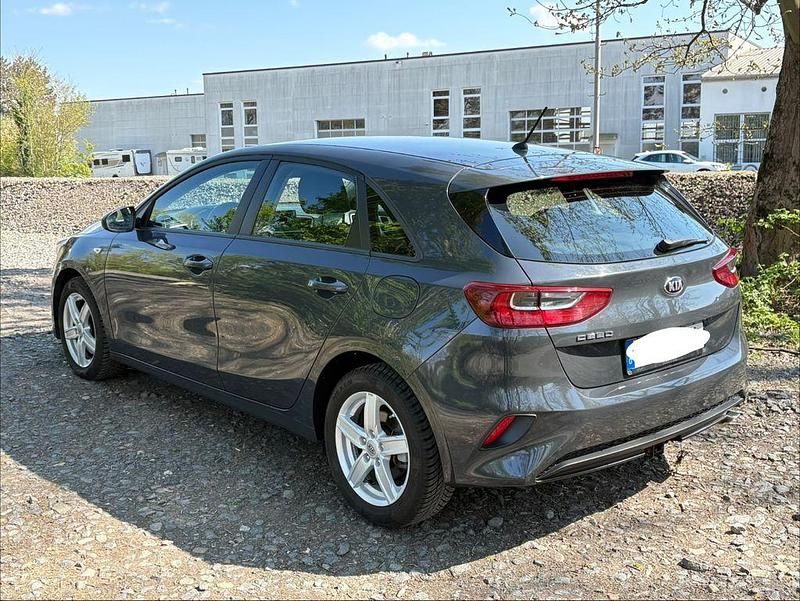 Gebraucht Kia Ceed Edition 7 99 PS (72 kW) 2020 Grau Kleinwagen