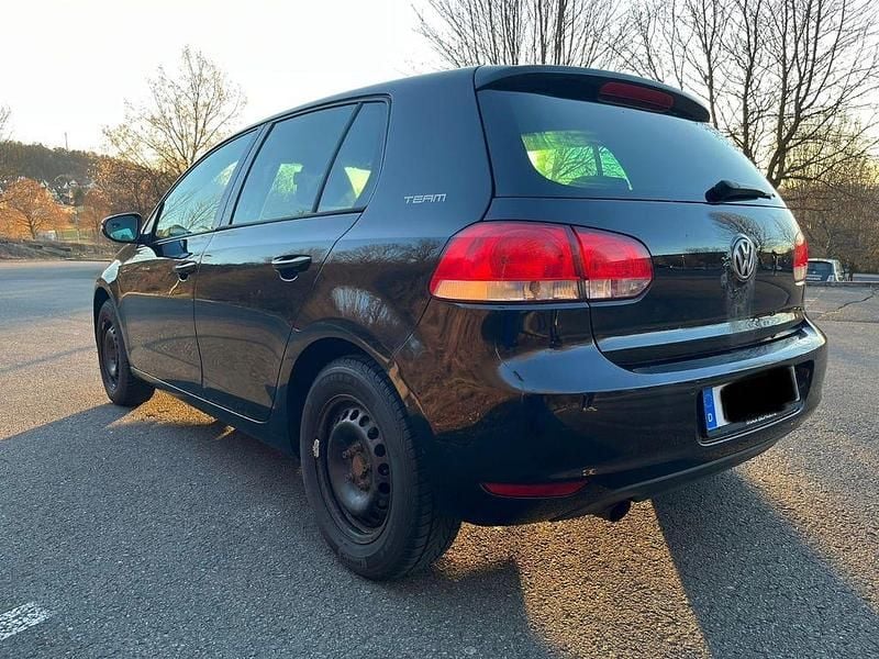 Gebraucht VW Golf VI Team 105 PS (77 kW) 2010 Schwarz Kleinwagen