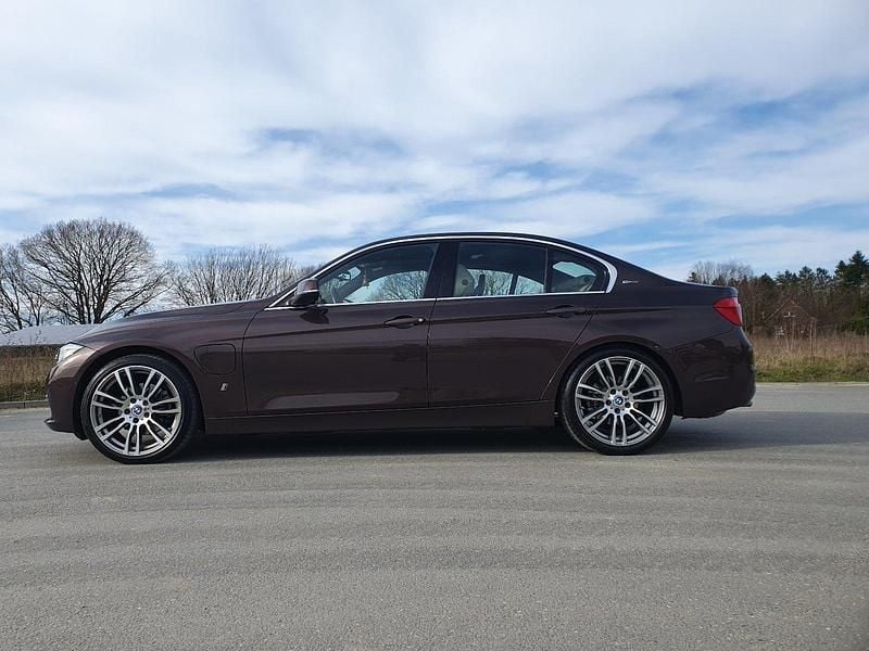Second-hand BMW 330e iPerformance 252 CP (185 kW) 2017 Maro Berlinǎ