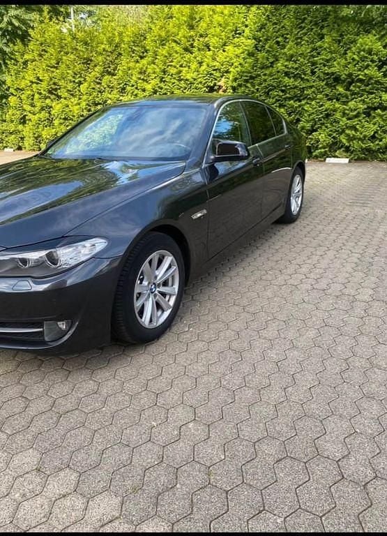 Schwarz Gebraucht 2011 BMW 520 Sport Line Limousine | 8.500 € (Superpreis) - Bild 1/4