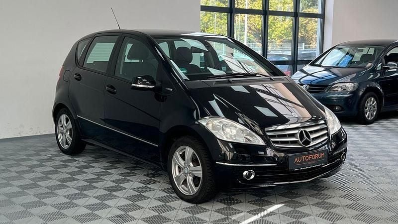 Schwarz Gebraucht 2011 Mercedes A160 Van / Kleinbus | 6.333 € (Fairer Preis) - Bild 1/4
