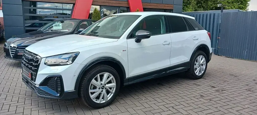 Gebraucht Audi Q2 S-Line 150 PS (110 kW) 2023 Gletscherweiß metallic SUV